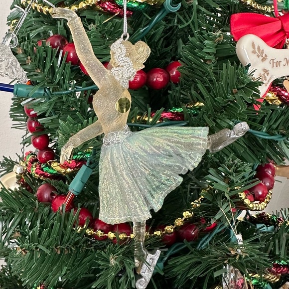 Set of 2 Vintage Ice Skating Girls Christmas Tree Ornaments - Picture 5 of 10